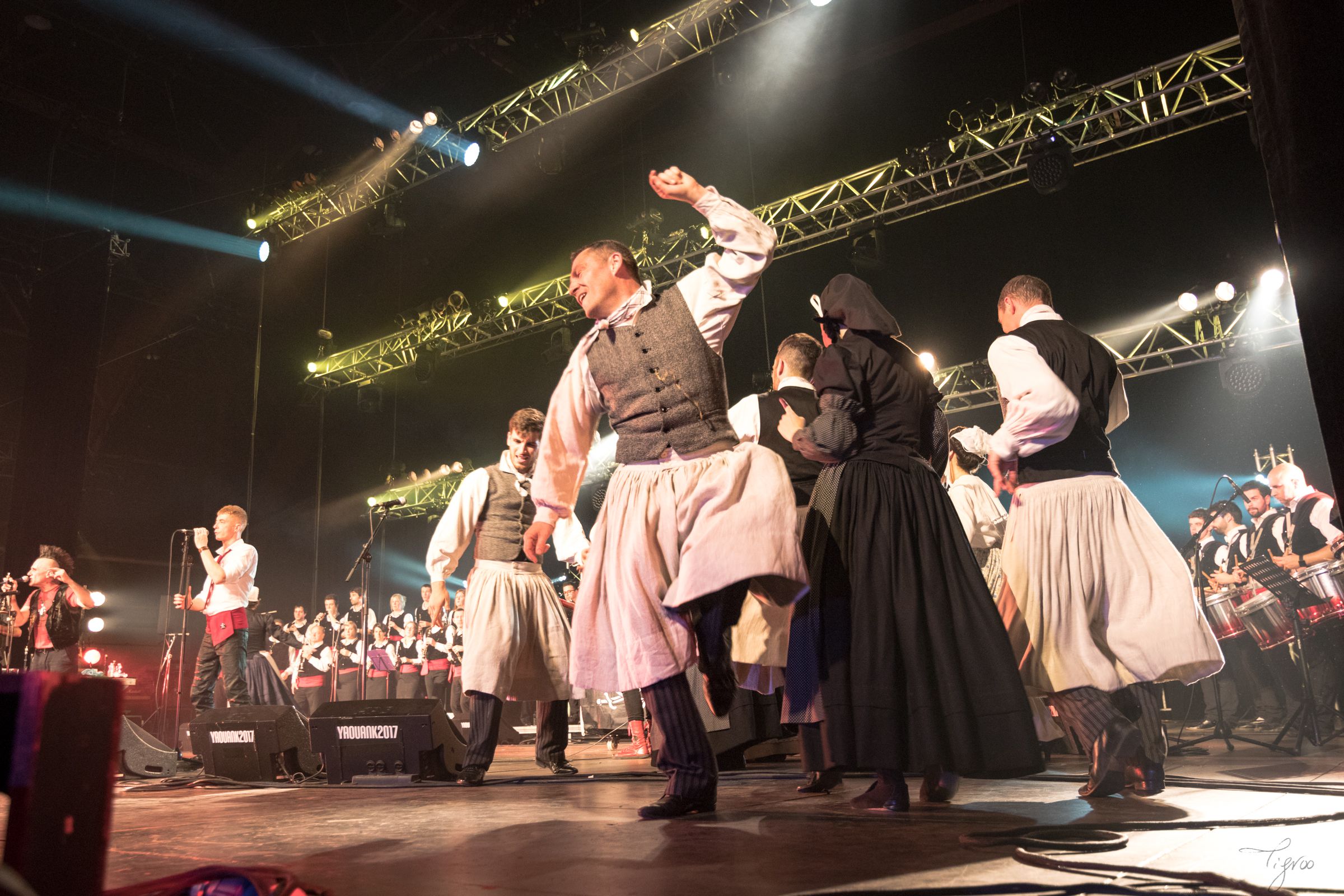 Yaouank danse concert musique ramoneurs de menhirs