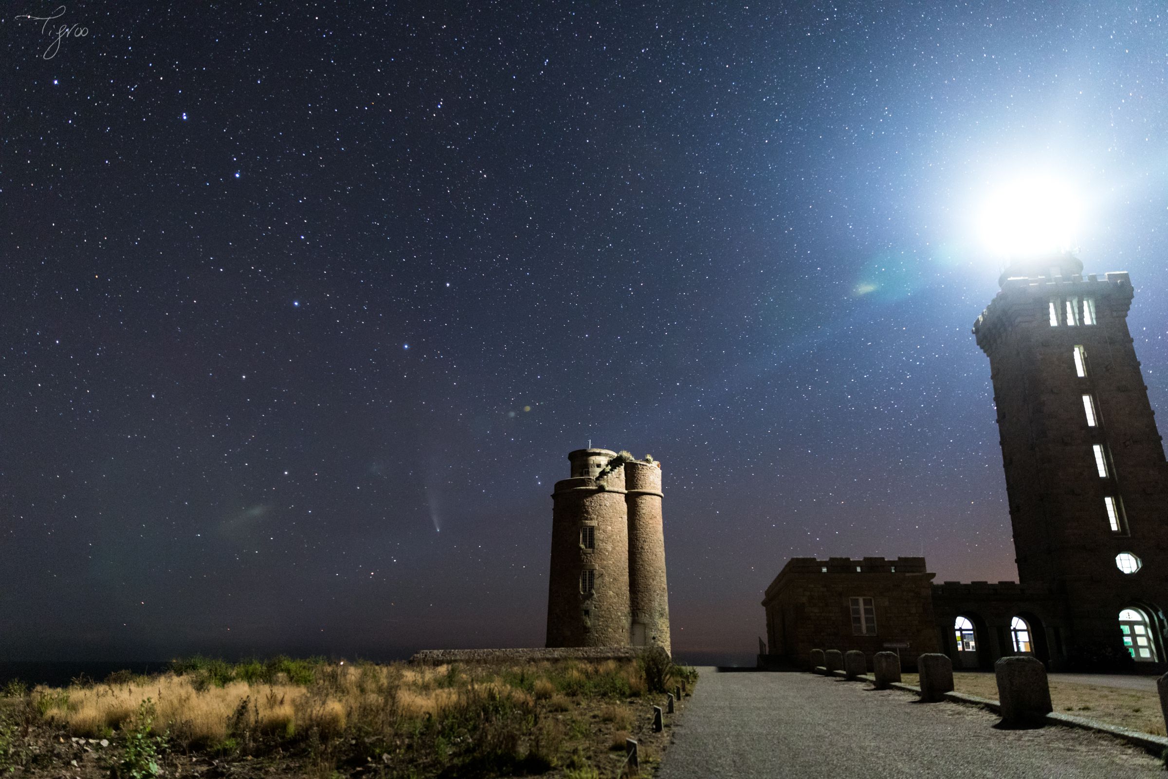 Comète NEOWISE photographe ciel étoiles Voie Lactée pollution lumineuse Fort La Latte Cap Fréhel