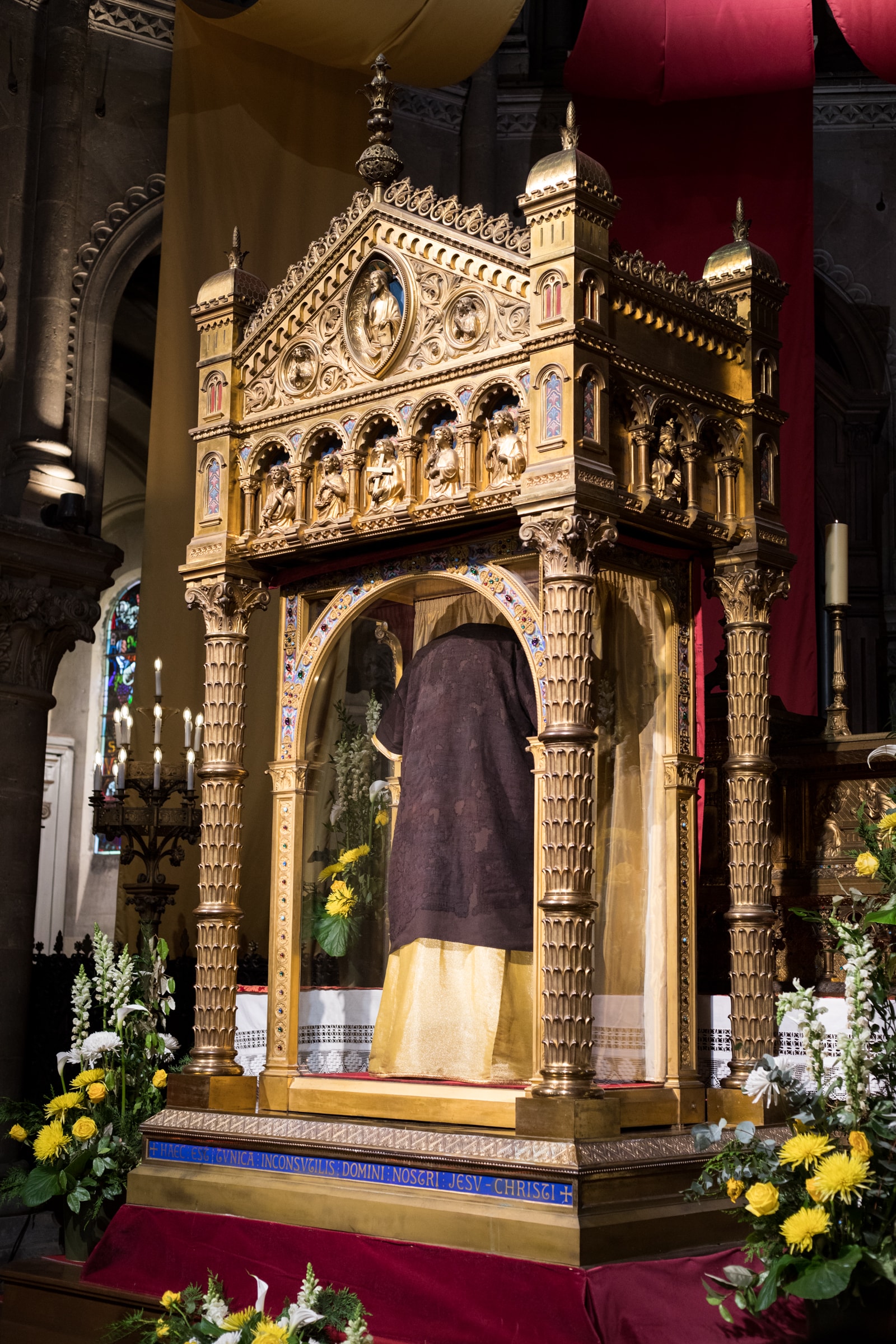 photographie ostention Sainte Tunique Jésus-Christ