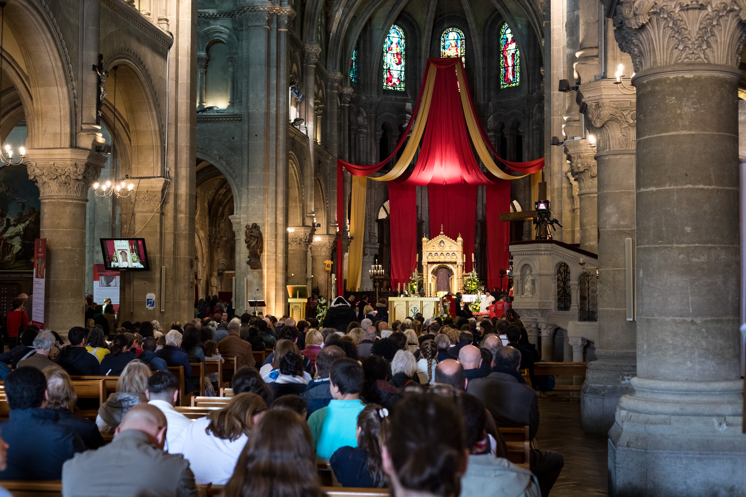 photographie ostention Sainte Tunique Jésus-Christ